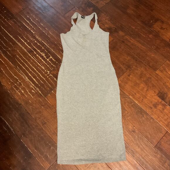 2 Fitted Stretch Dresses - Size Medium - Picture 2 of 11